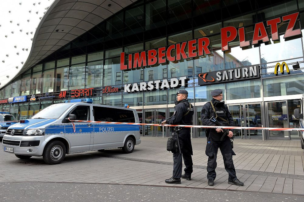 Германската полиция предотвратила терористично нападение в мол в Есен