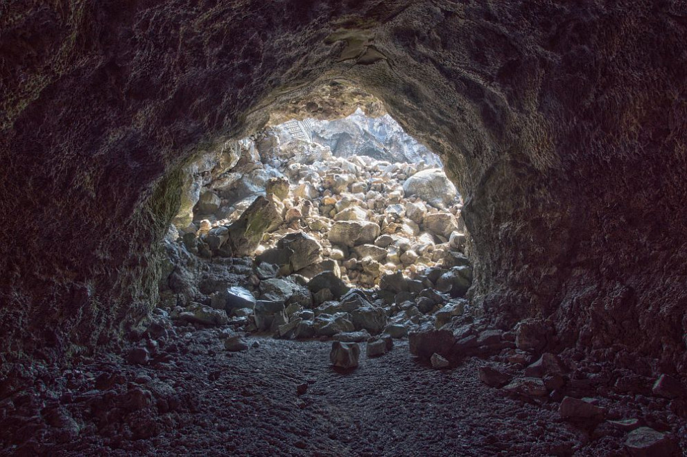 пещера магмени скали