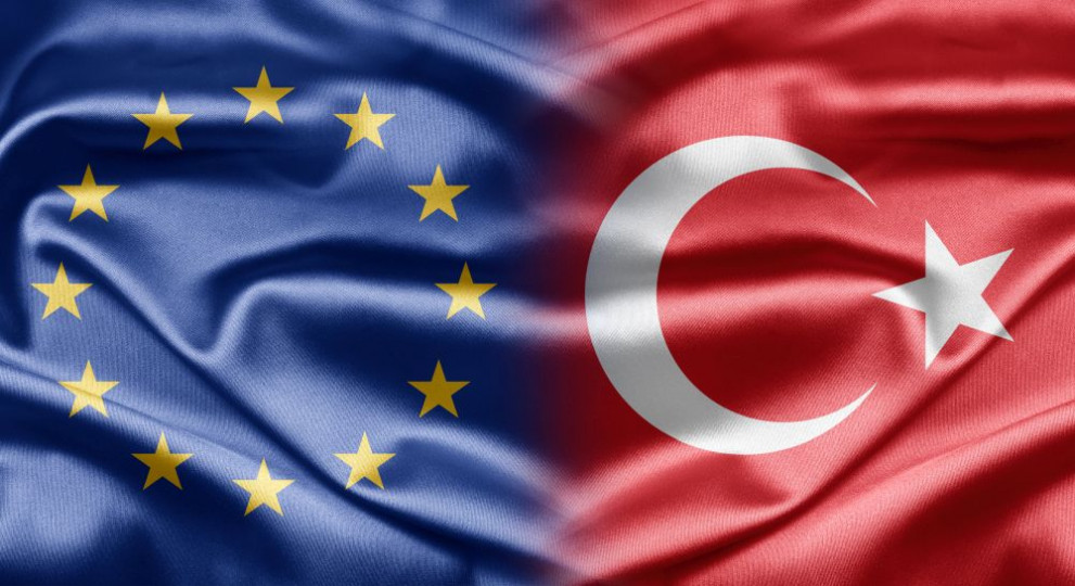 Турция се отдалечава от ЕС, смята германски депутат