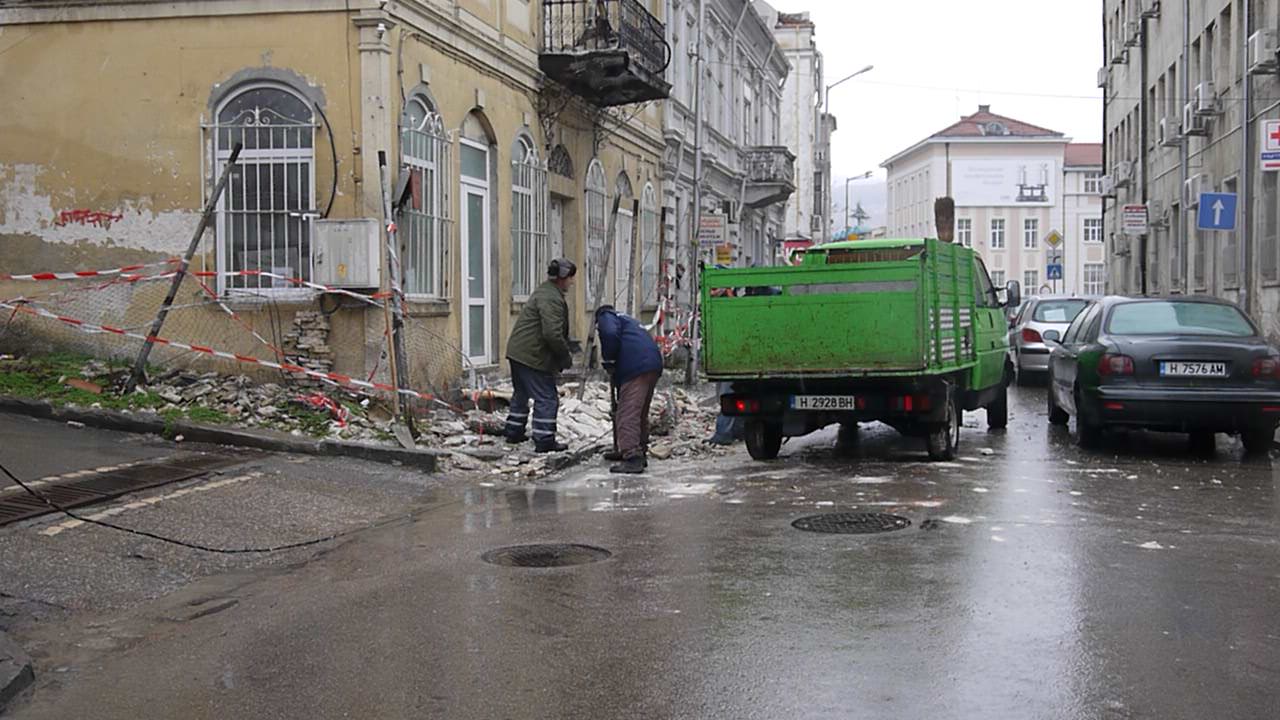 Рухна част от къща в центъра на Шумен