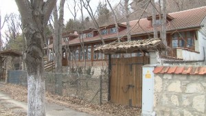 Семейство стои месеци без ток заради авария по чужда вина