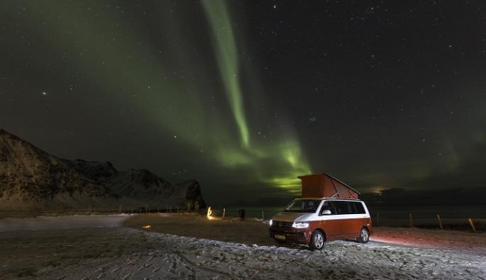  На живо цветовете на Aurora borealis не са толкова наситени, но зрелището си заслужава ненормалните цени в Норвегия.