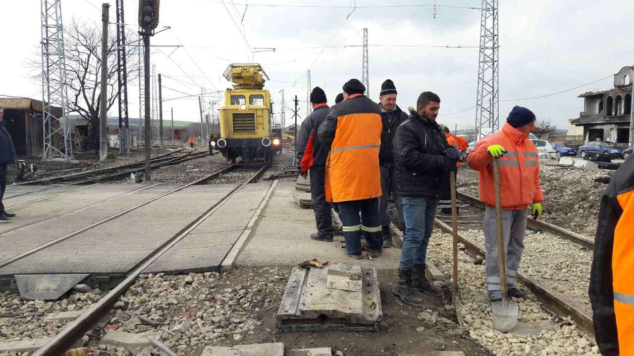 Ремонтират железопътните линии на гара Хитрино