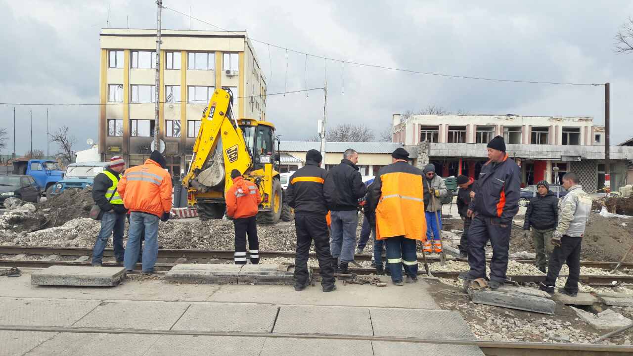 Ремонтират железопътните линии на гара Хитрино