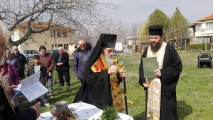 изграждат нова църква