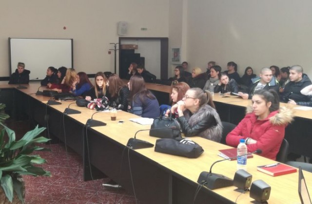 Студенти ще помагат на деца в неравностойно положение