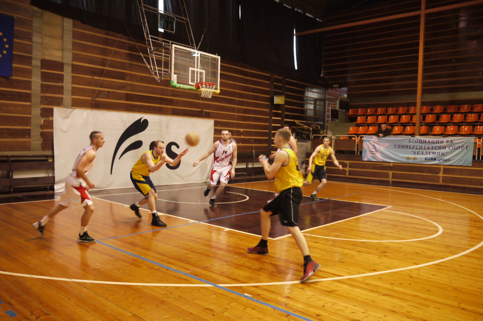 В Шумен започна шестият национален университетски шампионат по баскетбол 3 Х 3, мъже и жени