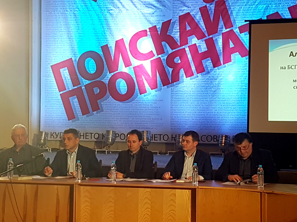 Водачът на кандидат-депутатската листа на "БСП за България" в Добрич Красимир Янков по време на кръглата маса на тема "Вътрешна сигурност и обществен ред"
