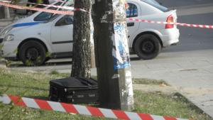 изоставен куфар