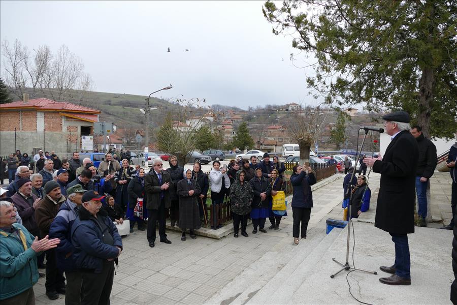 Предизборният митинг в Медовец, на който Лютви Местан е държал реч на турски език
