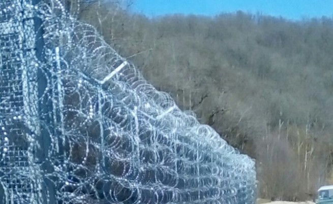 Спецпрокуратурата разследва оградата по границата