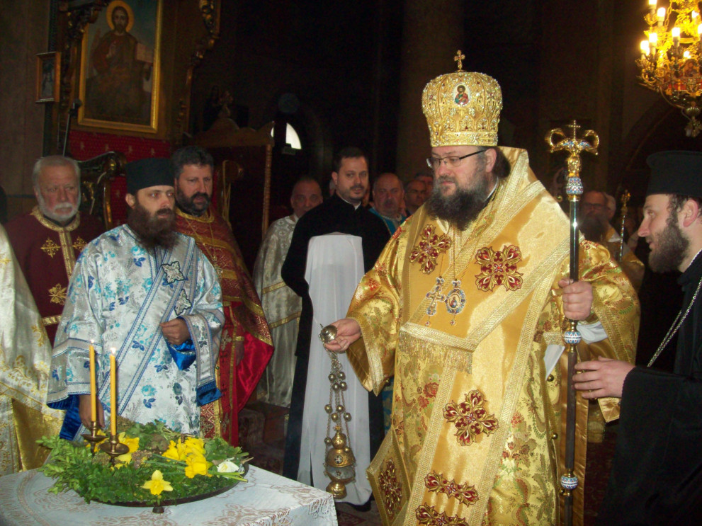Първата литургия на врачанския митрополит Григорий.