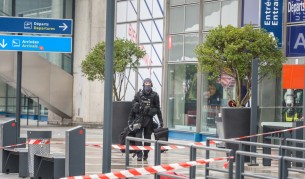 Бащата на нападателя от „Орли“ : Той не е терорист