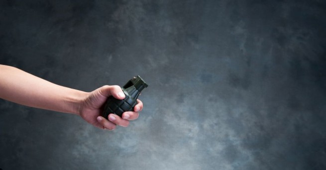 Анонимни съобщения за заложени бомби в близо 30 сгради бяха