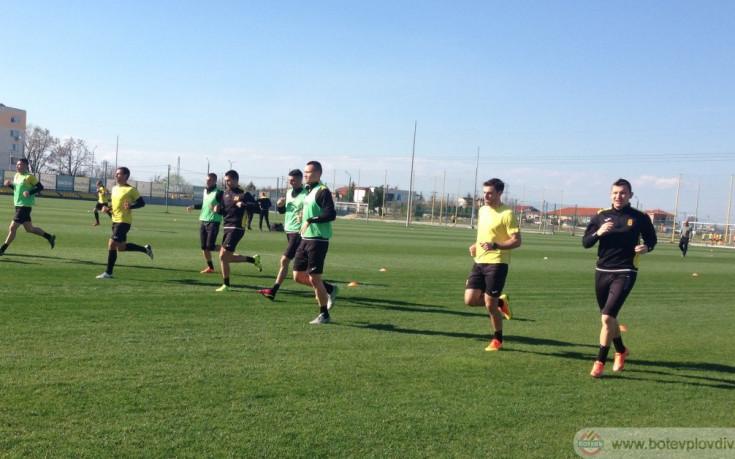 Ботев поднови тренировки без младежките национали