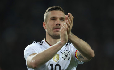 Бившият германски национал Лукас Подолски може да заиграе в отбора