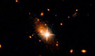 Свръхмасивна чернадупка е изтласкана от галактиката 3C186.