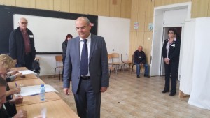 Момчил Младенов