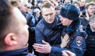 Задържаха Навални по време на митинг в Москва