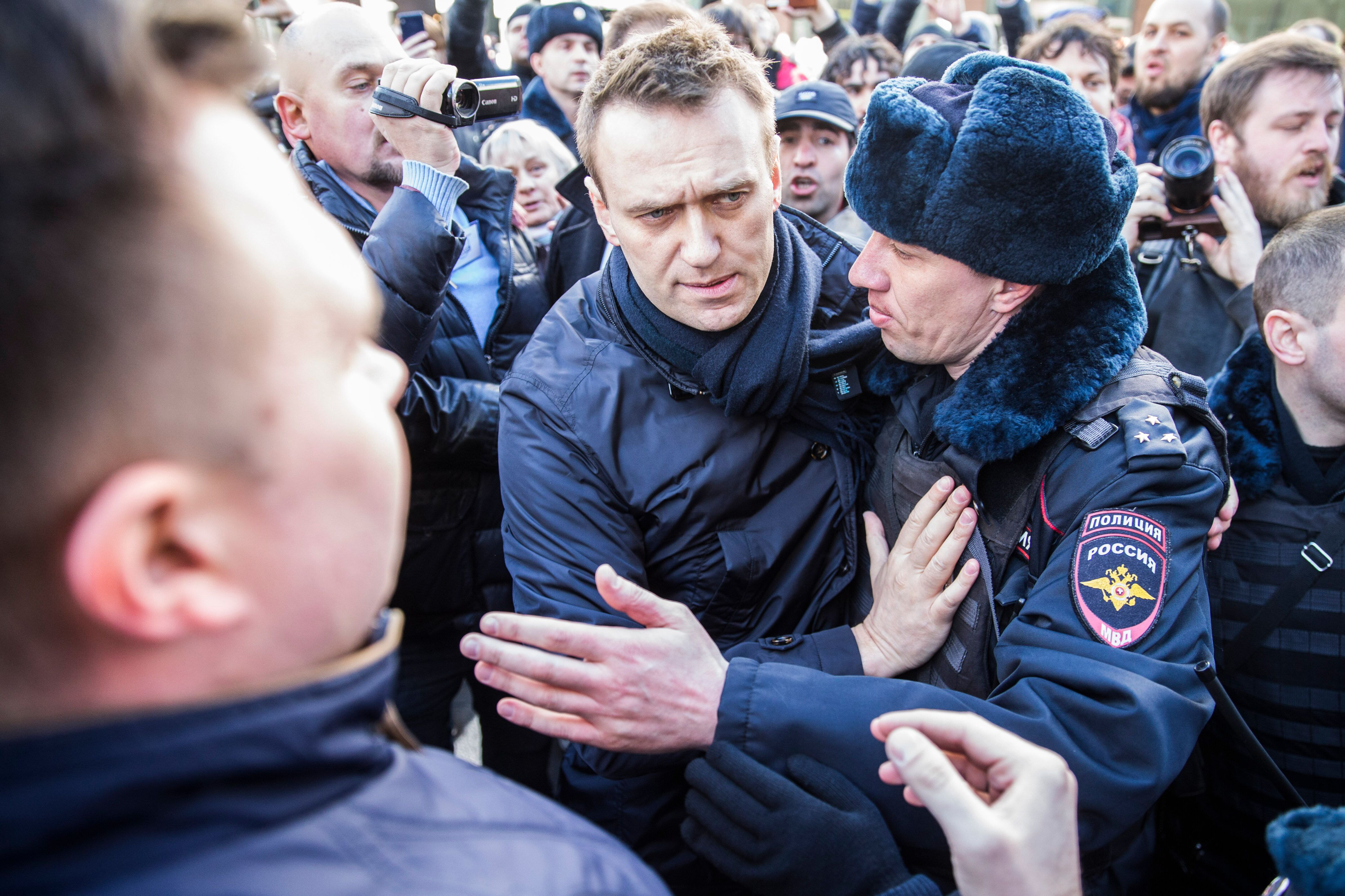 Задържаха Навални по време на митинг в Москва