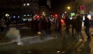 За трета поредна нощ Париж изглежда така