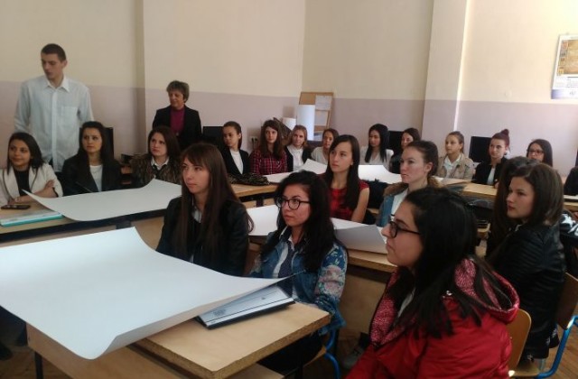 Ученици от Разлог и Якоруда се включиха в състезание по финансова грамотност