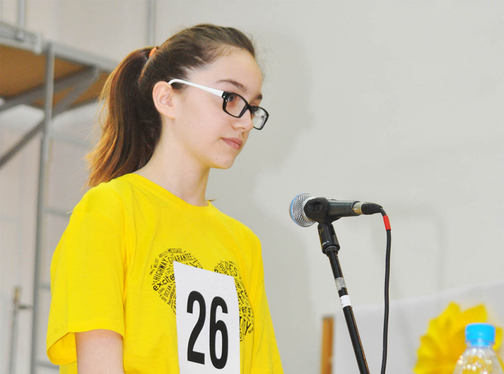 Миналогодишната победителка отново първа в „Spelling Bee“