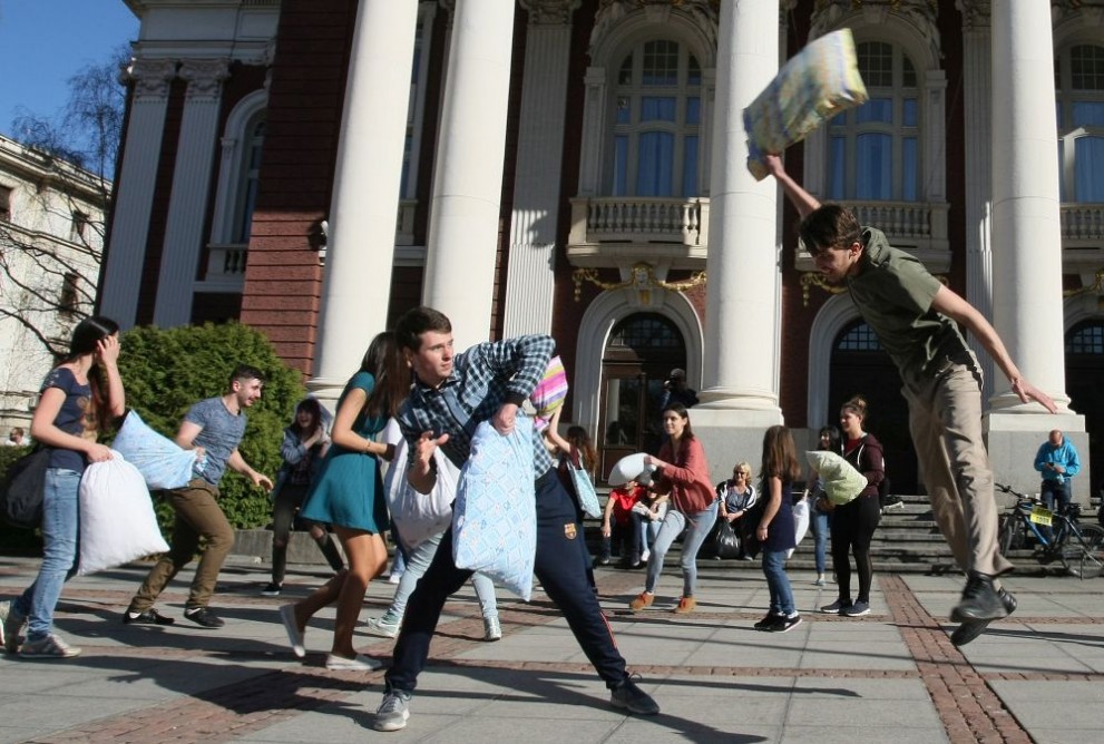 Бой с възглавници