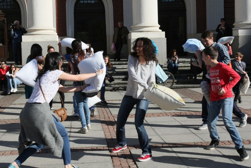 Бой с възглавници