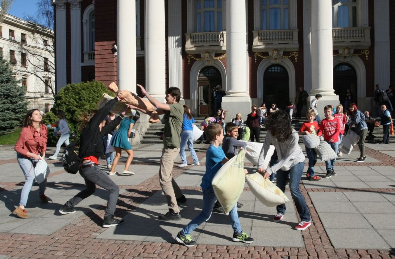 Бой с възглавници