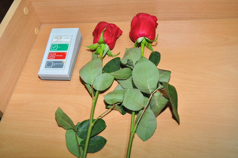 С тишина и рози за Петя започна сесията на Общински съвет-Разград