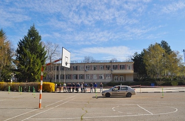 Автото празнува утре