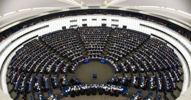 Няколко групи в Европейския парламент са поискали започването на независимо