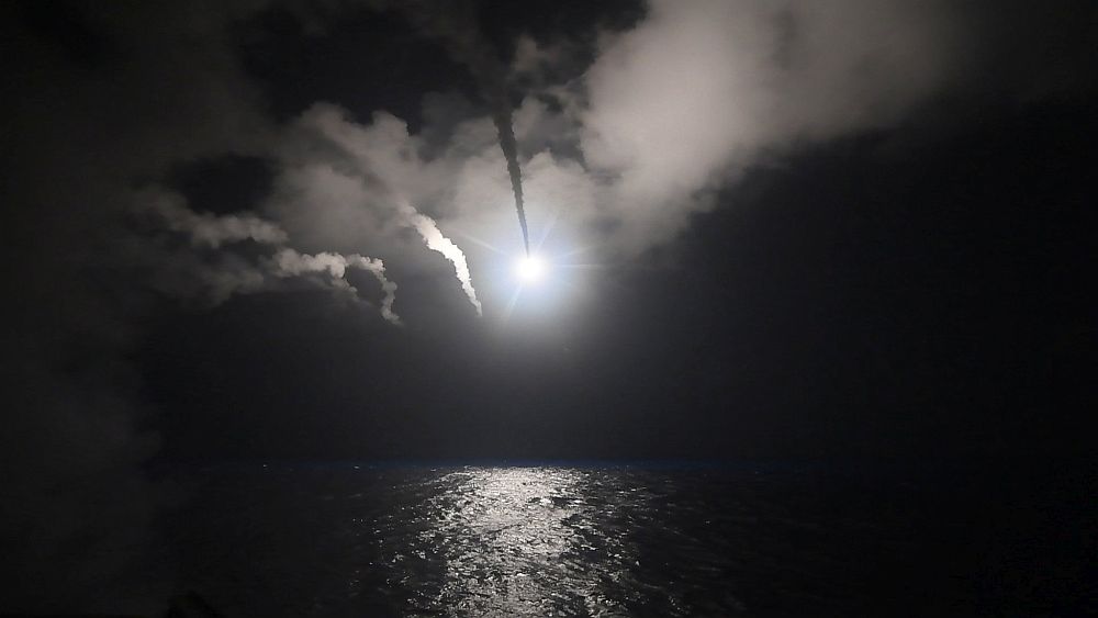 Бойни кораби на САЩ в Средиземно море изстреляха тази нощ 50 летящи ракети 