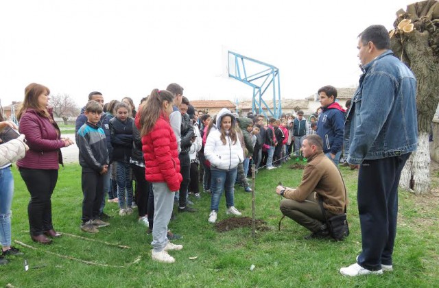Деца от Острово и лесничеи от Воден отбелязаха заедно Седмицата на гората