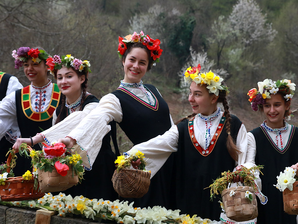 Ой, Лазаре, Лазаре, добре си ми дошъл Лазаре - Лазарки в ЕМО Етър