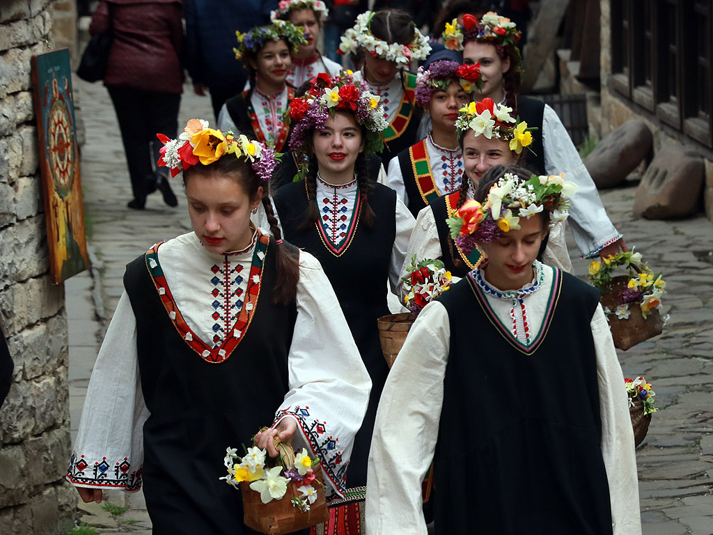 Ой, Лазаре, Лазаре, добре си ми дошъл Лазаре - Лазарки в ЕМО Етър