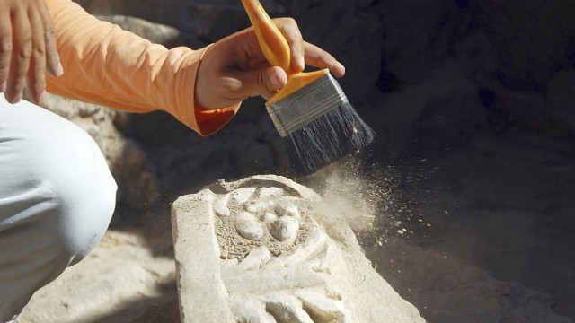 Археолози откриха саркофаг на 2000 години в Александрия (СНИМКИ)