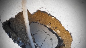 Огромната дупка в асфалта в Гръцката махала