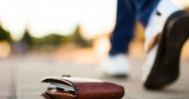 Снощи трима ученици от  СУ Йоан Екзарх Български   намерили мъжки портфейл