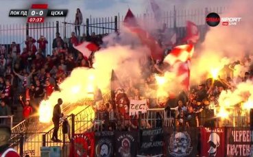 Феновете на ЦСКА създават атмосфера в Пловдив