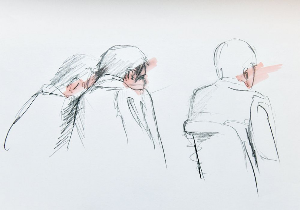 Художник е скицирал Рахмат Акилов (в средата), седящ между адвокатите си в съда по време на делото за мярката му за неотклонение в шведския съд на 7 април