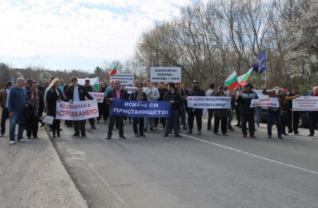 Хората в Царево се събраха на протест с искане за общ устройствен план