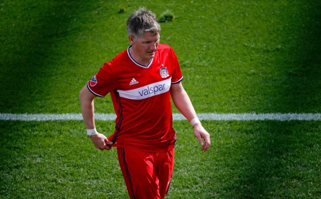 Полузащитникът на Чикаго Файър Бастиан Швайнщайгер може да продължи кариерата