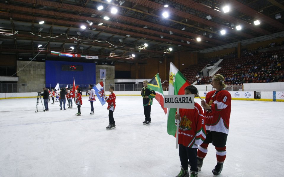 Националите по хокей на финал за място в Дивизия II