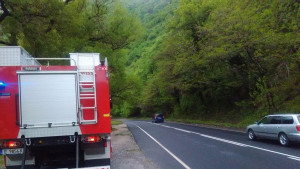 Разлив на нафта затруднява движението в Кресненското дефиле