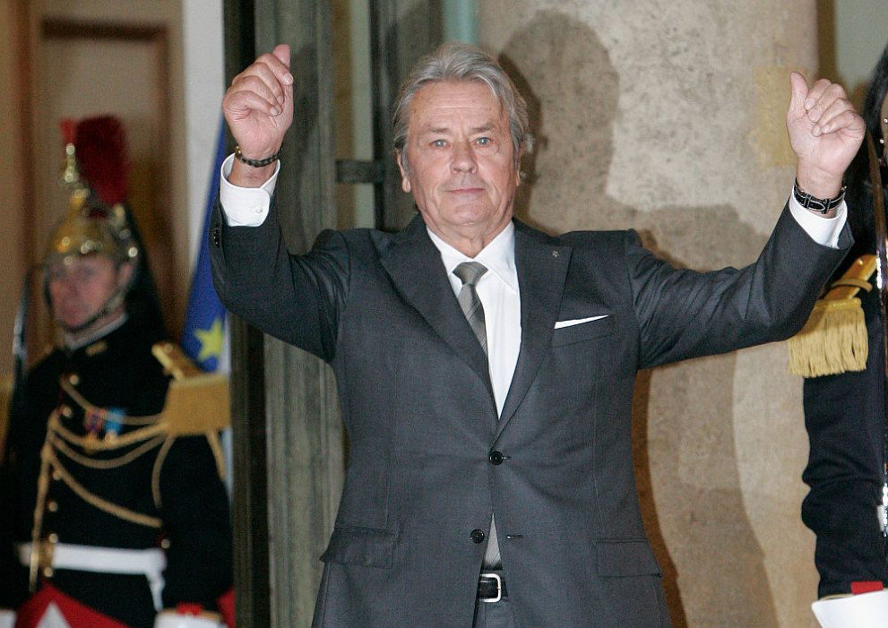 4 ноември 2010 година: Ален Делон при влизането си в Елисейския дворец за организирана от държавния глава вечеря