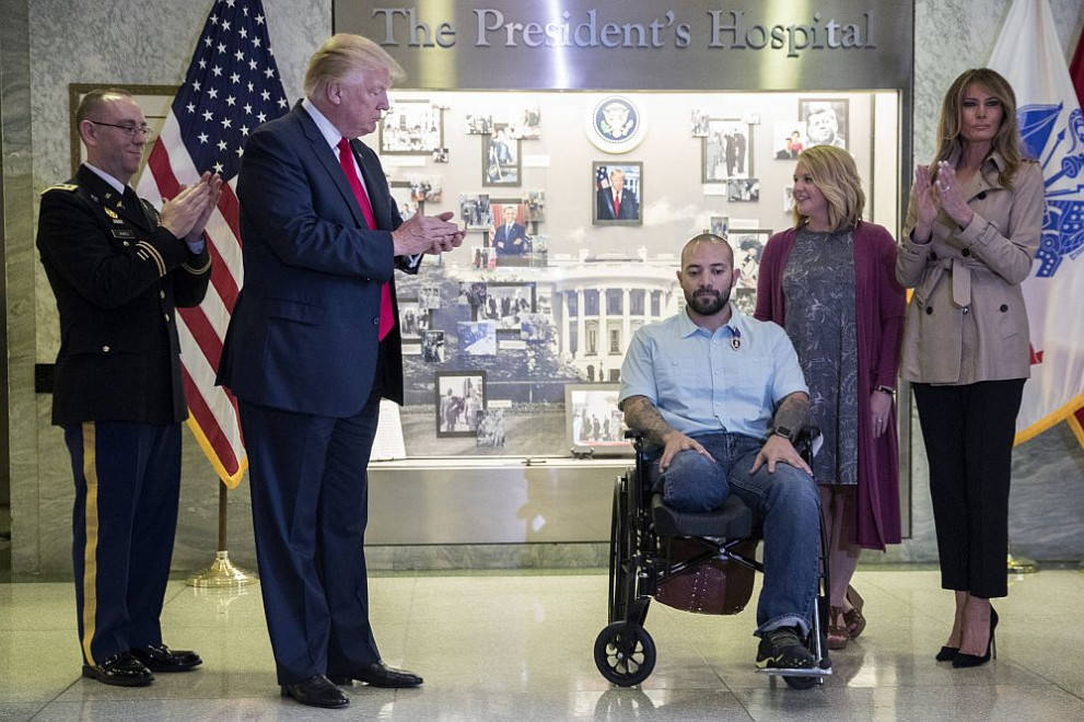 Президентът на САЩ Доналд Тръмп награди с медал Пурпурно сърце сержант от сухопътните сили
