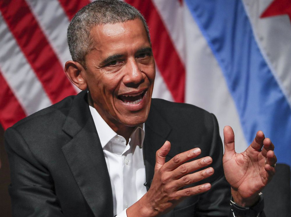 Барак Обама присъства на форум в Чикаския университет, което бе първата му публична проява, откакто предаде президентския пост на Доналд Тръмп