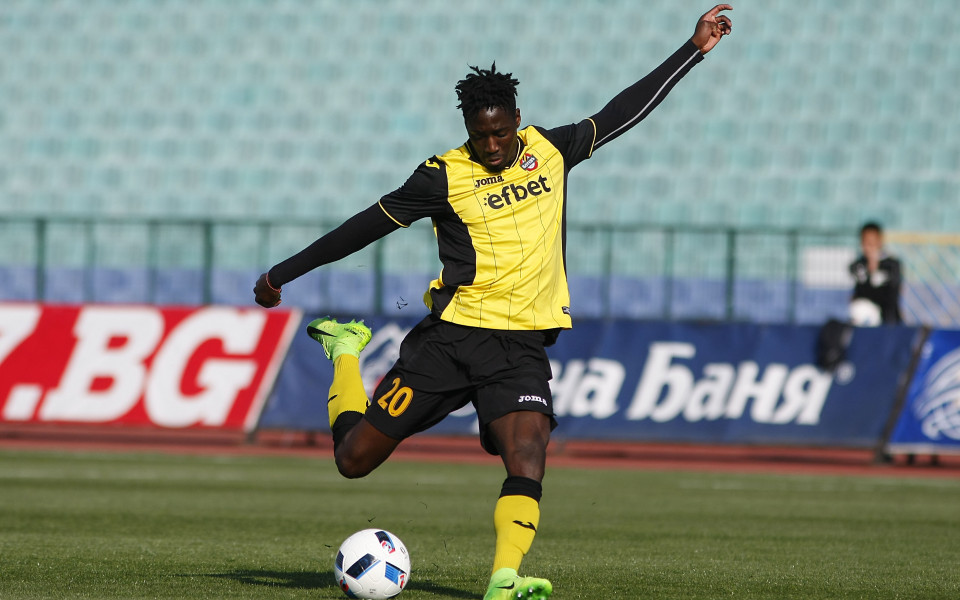 Омар Косоко се завръща в Ботев Пловдив, съобщават Plovdivnews. Двете